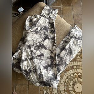 Women’s lululemon gray white marble tie dye leggings 3/4 length sz 12